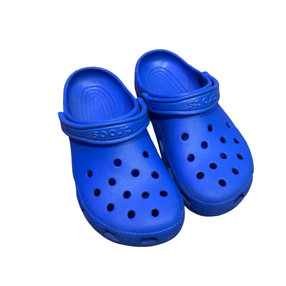 Crocs, woman’s size 6, bright cobalt blue, chunky